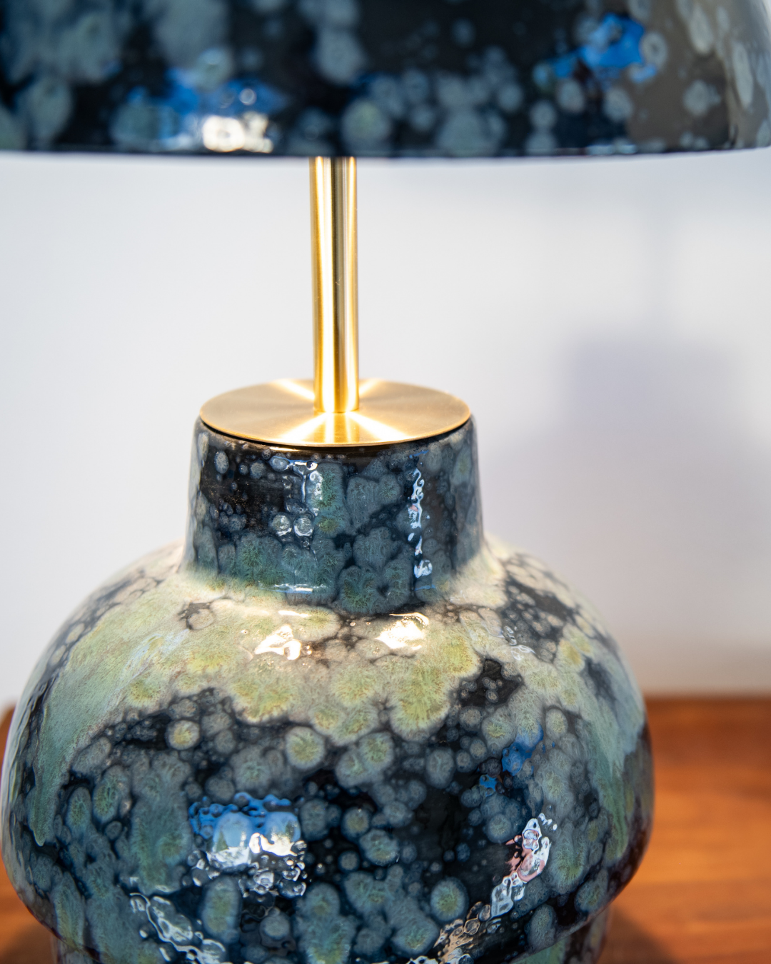 Decorative lamp with a textured base and gold accent