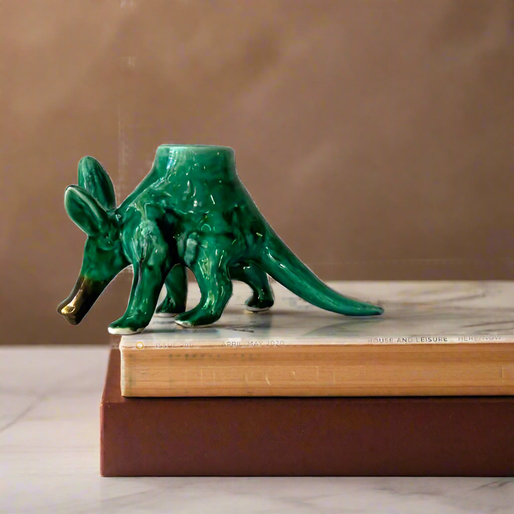 Small Aardvark Candle holder in ceramic made by hand by Rialheim the color emerald, Green is glossy and have black speckles
