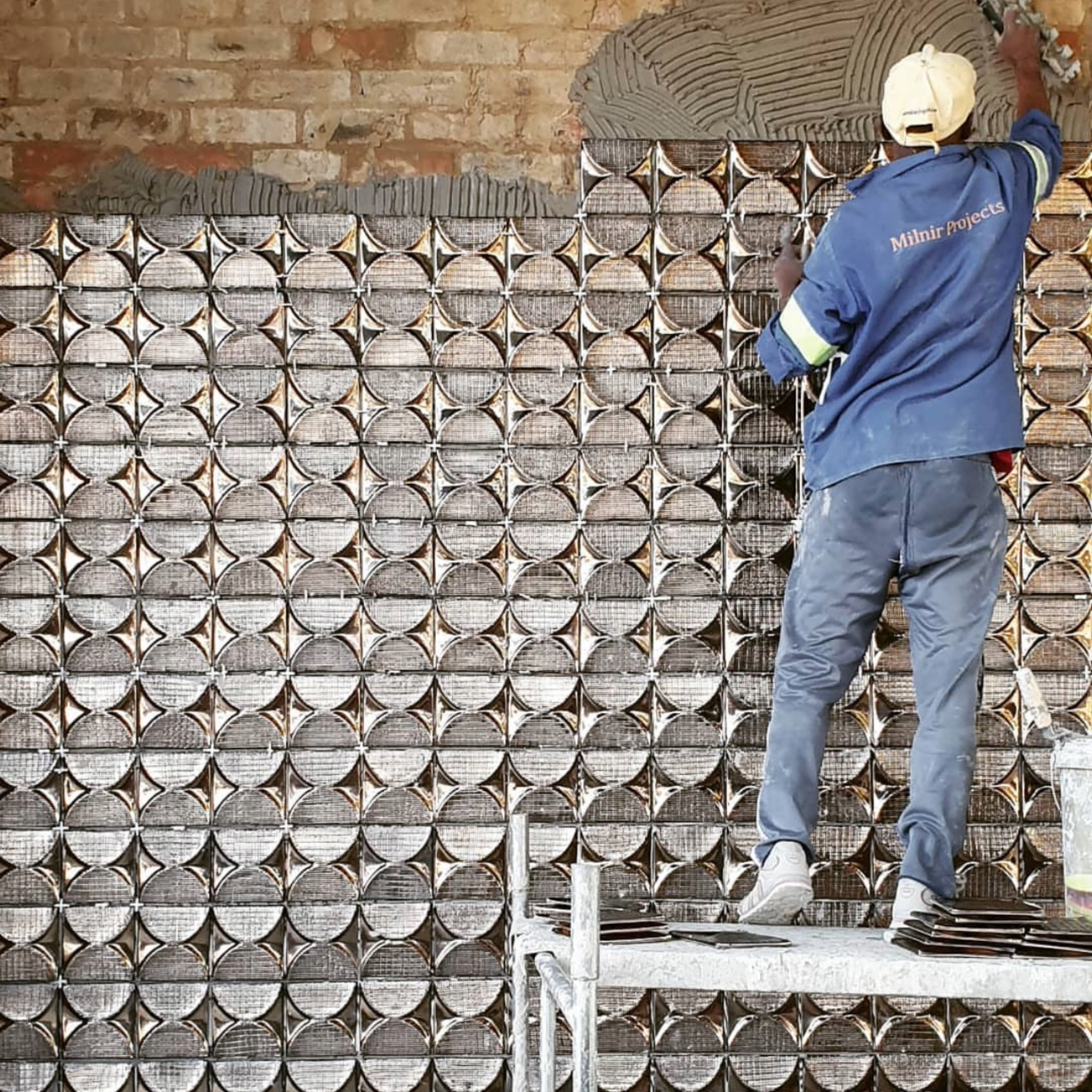 Lips & Circles Tile - Rialheim