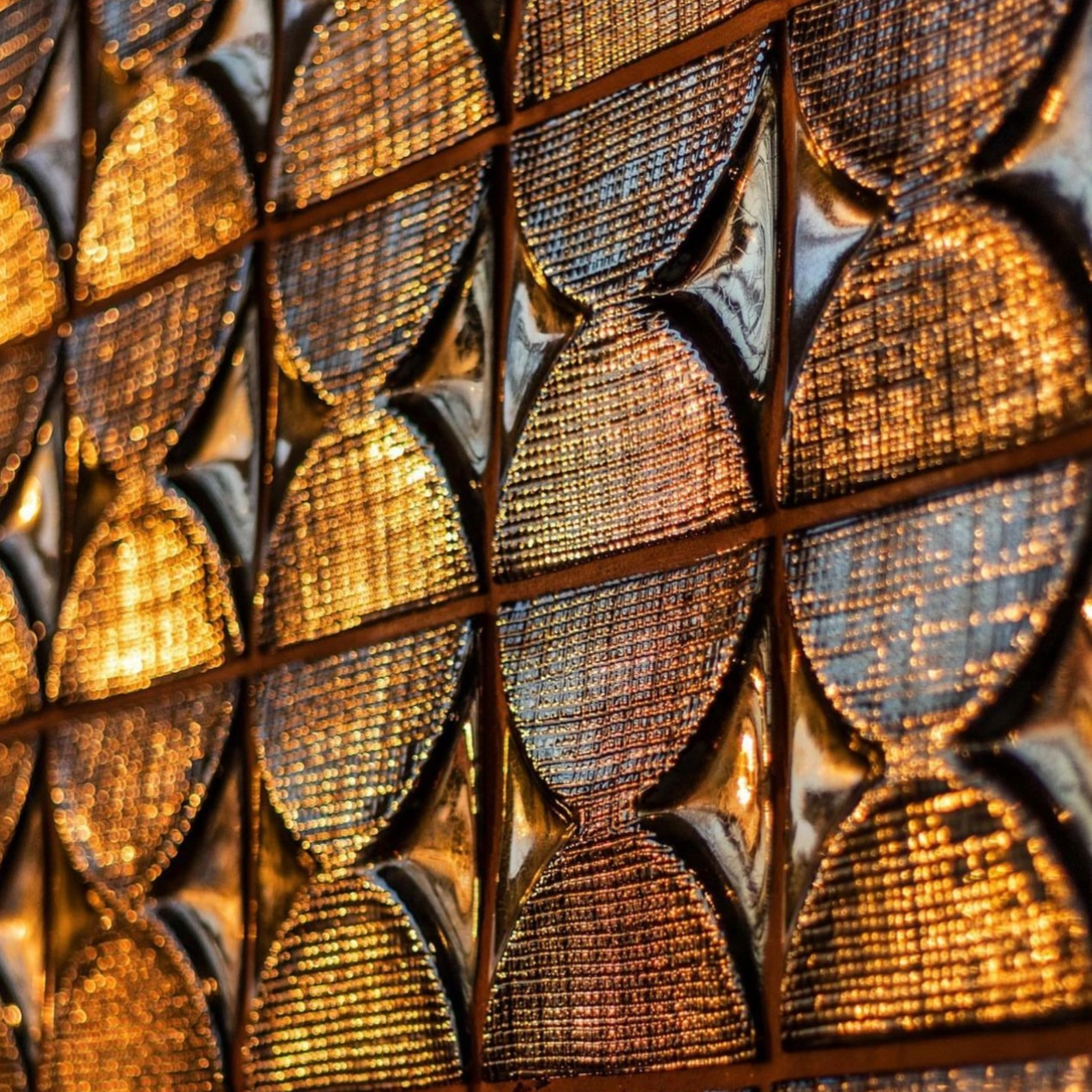 Rialheim_wallart_Lips & Circles Tile_ceramics