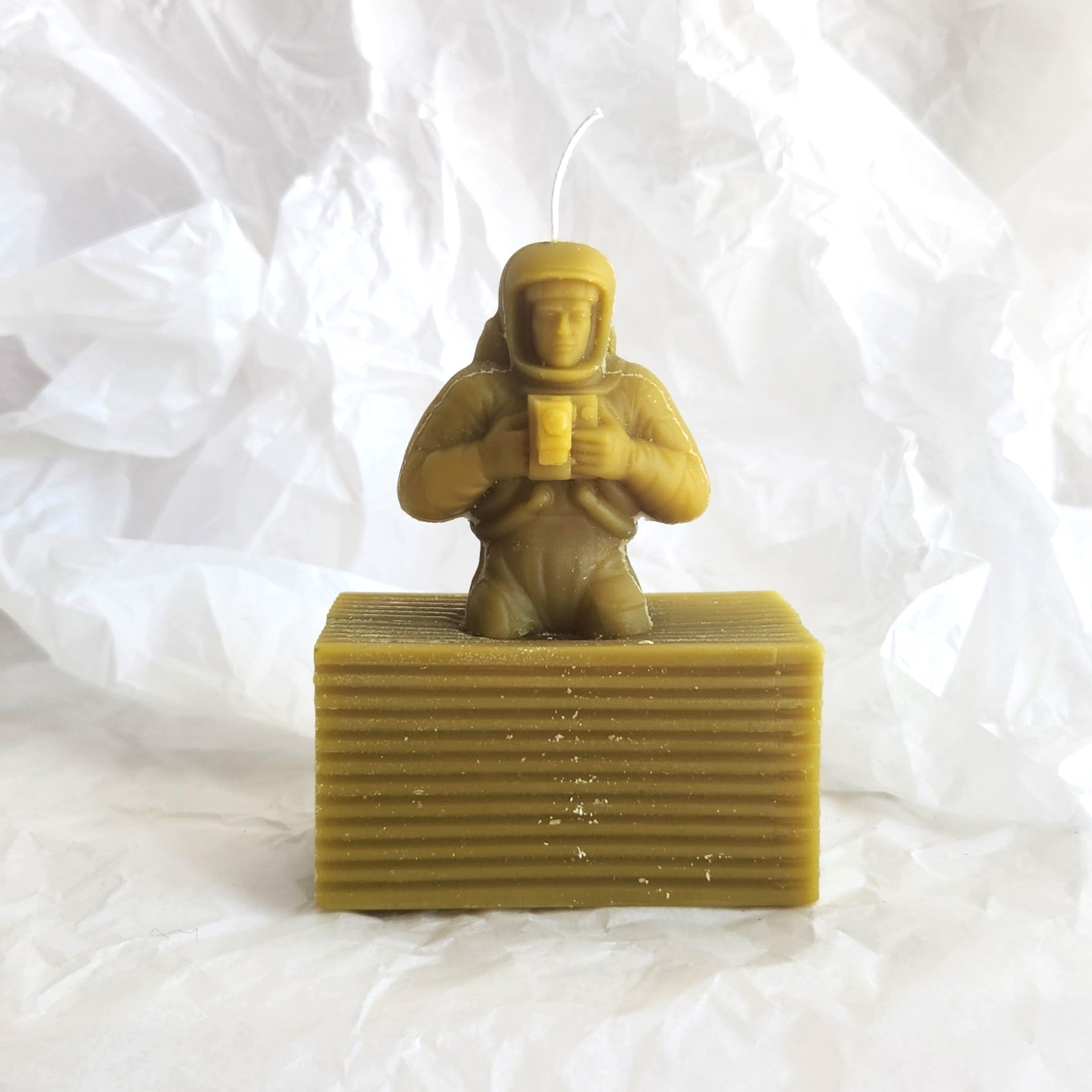 The Saviour hand Poured Candle - Rialheim