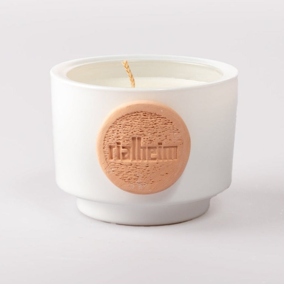 (140g) The Poolroom Scented Candle - Rialheim 
