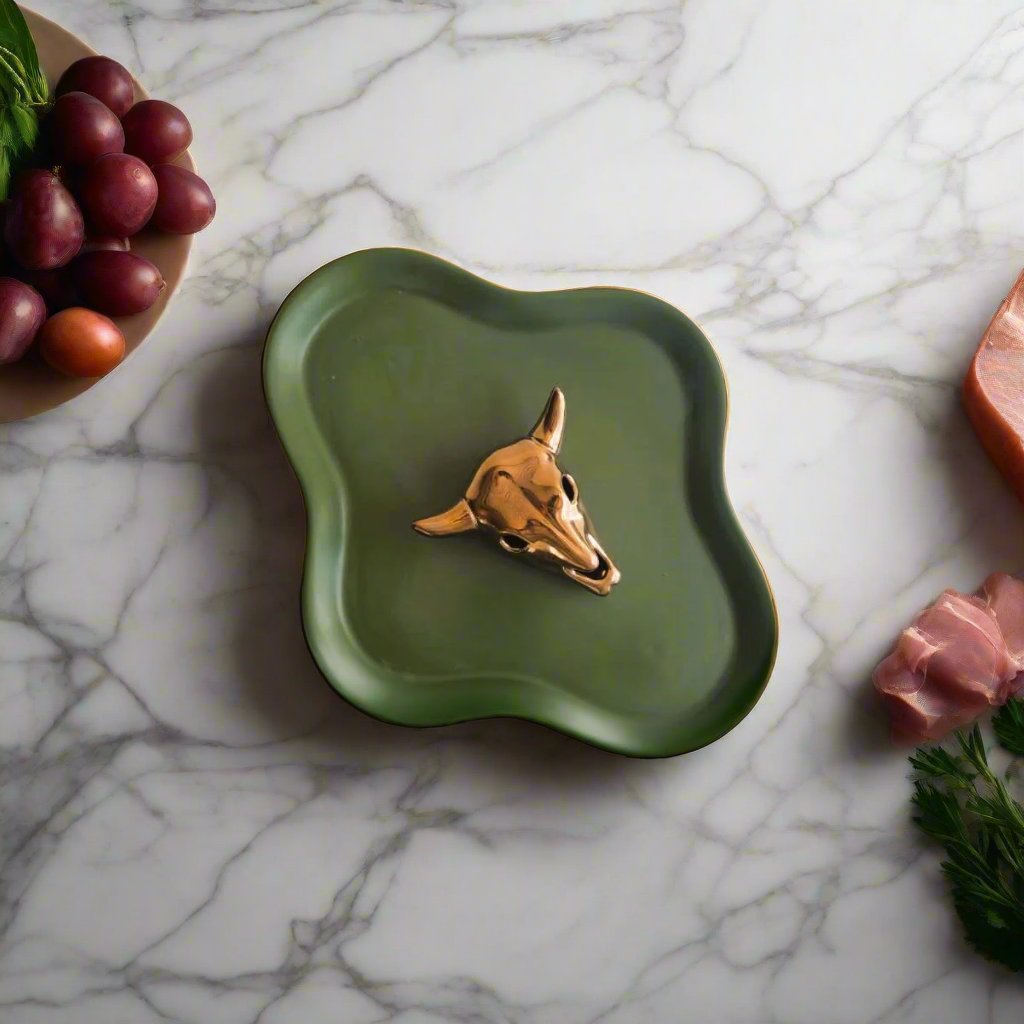rialheim_gifts_ceramics_platters_cowskull_homedecor