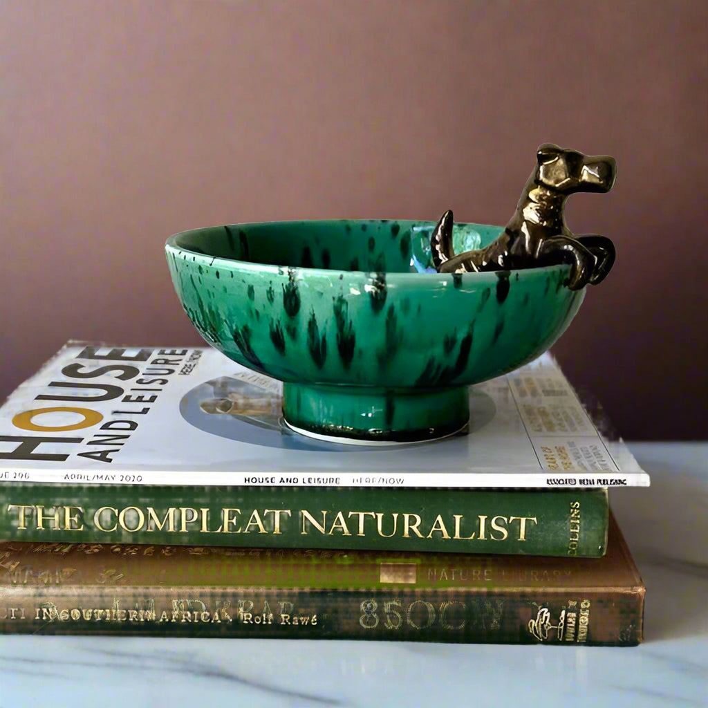 Rialheim Bowl with a dog in it in grene ceramics