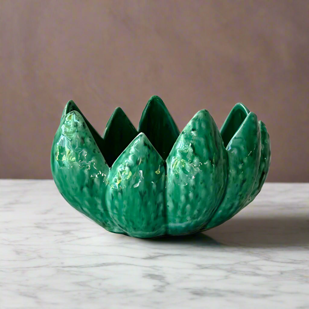 Rialheim ceramic bowl in the shape of an aloe in green, emerald glaze with black markings